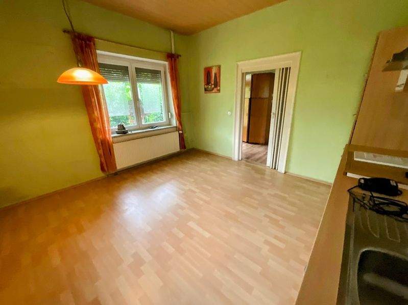 Geräumiges Einfamilienhaus mit Nebengebäude im Zentrum von Meine 6 zimmer