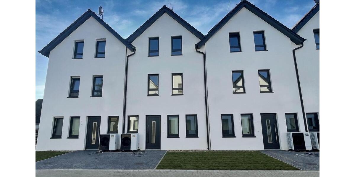 Erstbezug Nur noch 4 Mittel-Reihenhäuser frei, Mieten oder Kauf, KFW 40 QNG 2 MM mietfrei 4 zimmer