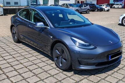 Tesla Model 3 232.374 km 17.470 &euro; Braunschweig 38112