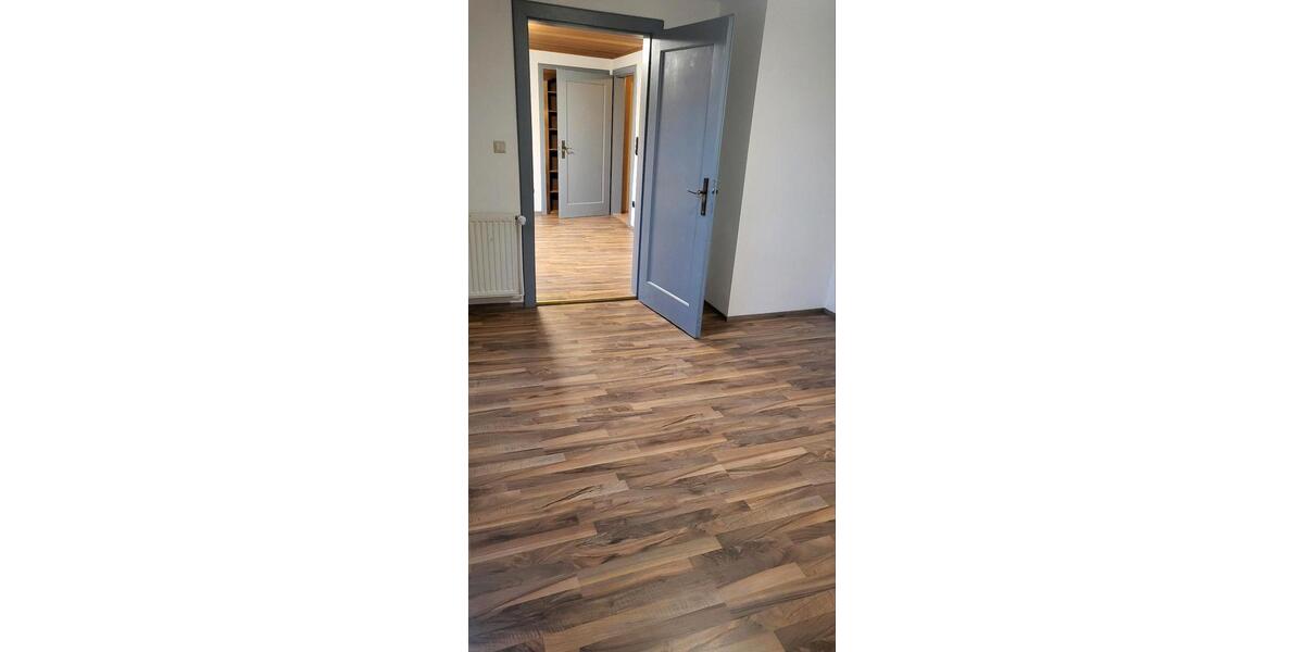 Einfamilienhaus Hillerse - 8 Zimmer, 220 m&sup2;, 1.500&euro; | Angebot:25973906