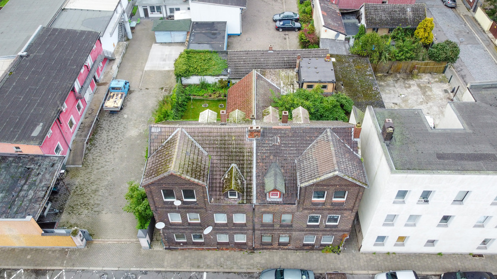 Handwerker aufgepasst! - Zentral gelegenes Mehrfamilienhaus mit Ausbaupotential 7 zimmer