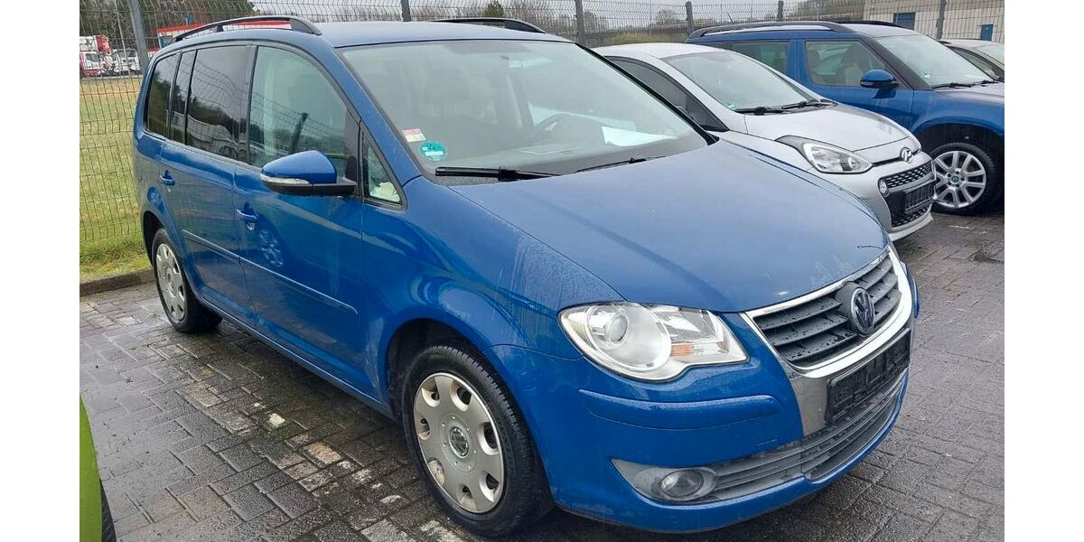 VW Touran 159.000 km 5.999 &euro; Braunschweig 38106