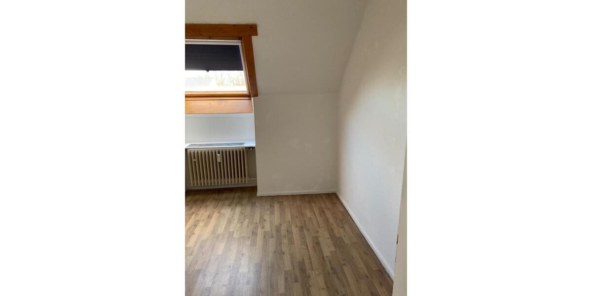 Dachgeschoßwohnung Wolfsburg - 3 Zimmer, 64 m&sup2;, 500&euro; | Angebot:25964911