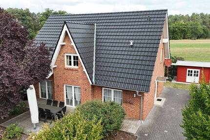 Friesengiebelhaus mit 6 Zimmern in ruhiger Randlage - Blick über die Felder 6 zimmer