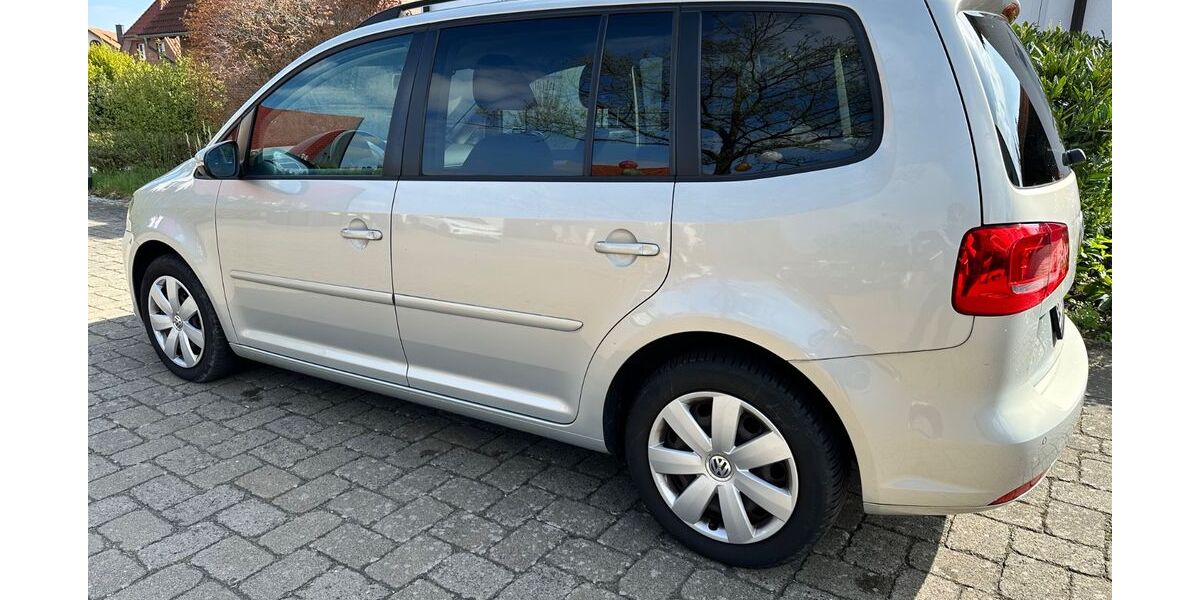 VW Touran 207.300 km 3.900 &euro; Braunschweig 38126