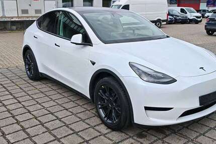 Tesla Model Y 28.872 km 33.770 &euro; Braunschweig 38112
