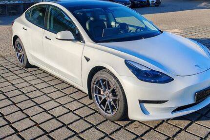Tesla Model 3 95.413 km 24.470 &euro; Braunschweig 38112