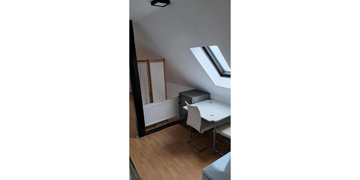 Apartment 28 QM, Dachgeschoss, teilmöbliert 1 zimmer