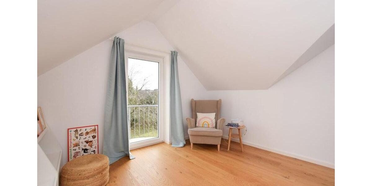 Dachgeschoßwohnung Braunschweig Lehndorf-Watenbüttel - 4.5 Zimmer, 158 m&sup2;, 1.550&euro; | Angebot:24554412