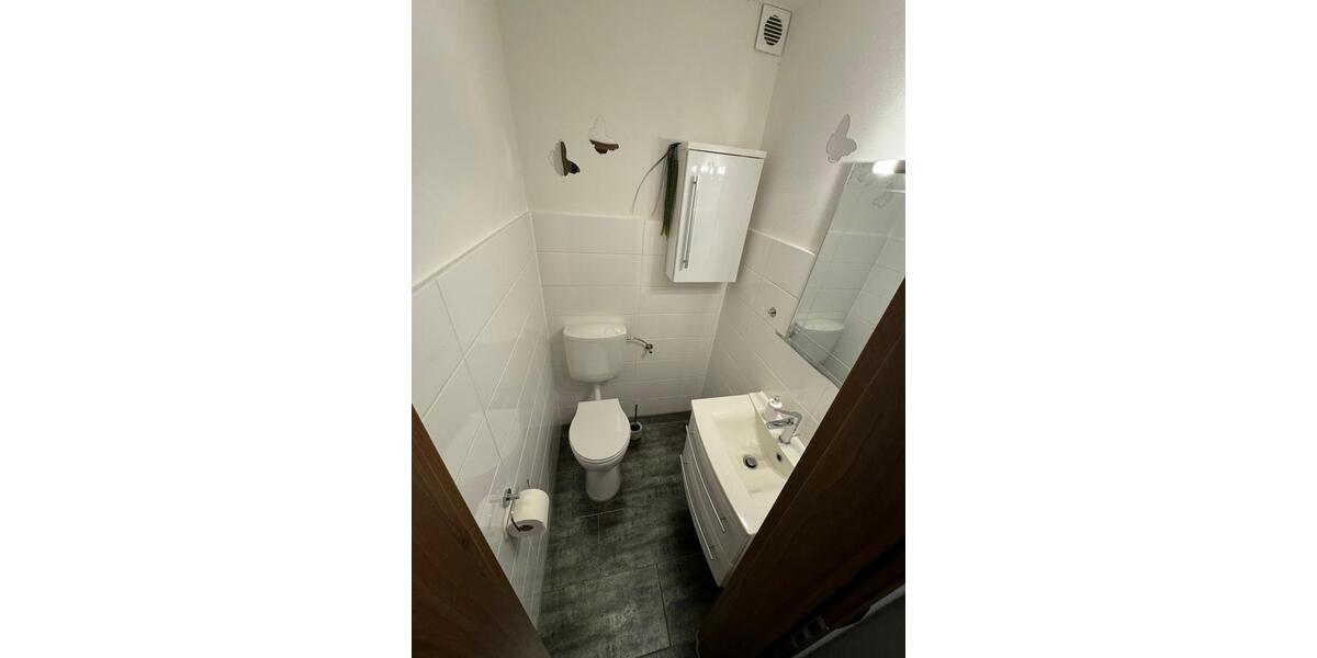 Etagenwohnung Lengede - 7 Zimmer, 151 m&sup2;, 1.200&euro; | Angebot:26181080