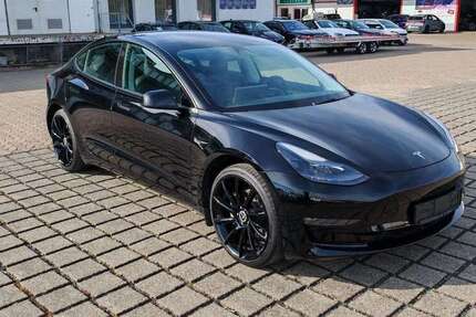 Tesla Model 3 36.143 km 31.970 &euro; Braunschweig 38112