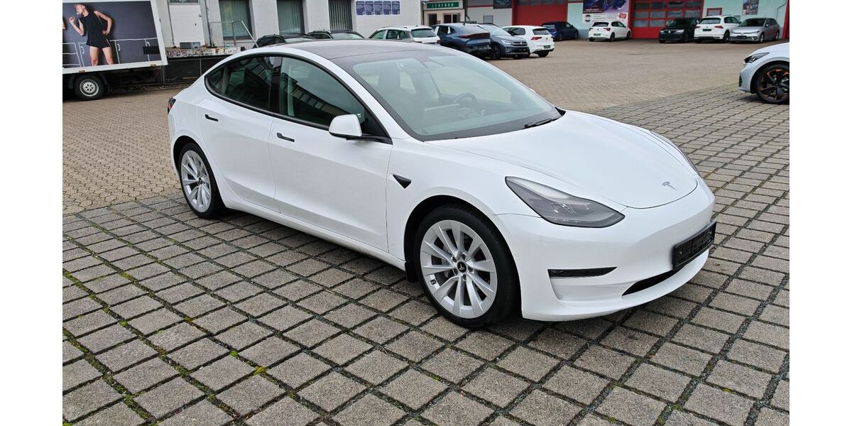 Tesla Model 3 87.362 km 24.970 &euro; Braunschweig 38112