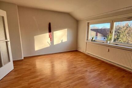 Gemütliche Dachgeschosswohnung mit Küche 3 zimmer