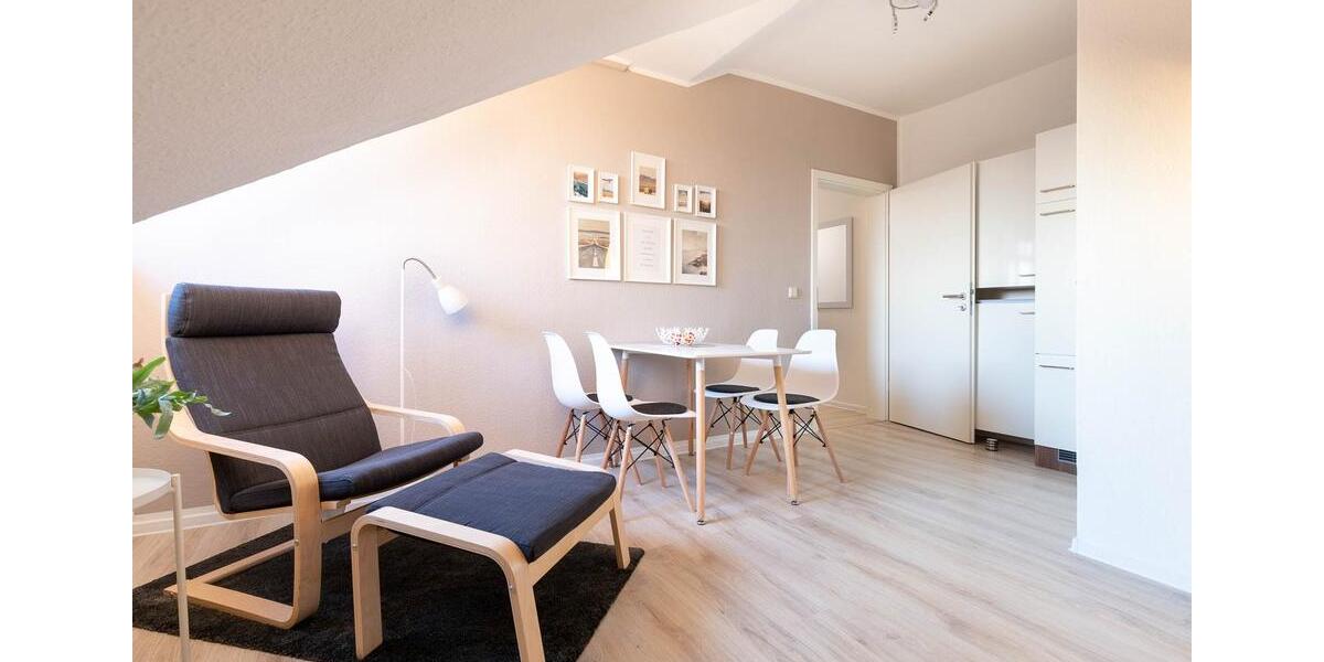 Möblierte 1-Zimmer-Wohnung mit moderner Küche und elegantem Bad zimmer