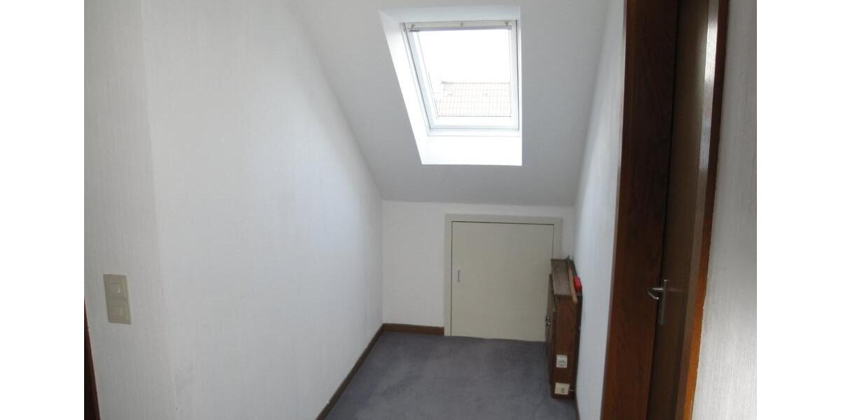 Dachgeschoßwohnung Braunschweig Südstadt- Rautheim- Mascherode - 3 Zimmer, 74 m&sup2;, 600&euro; | Angebot:26598469