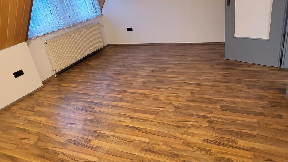 Einfamilienhaus Hillerse - 8 Zimmer, 220 m&sup2;, 1.500&euro; | Angebot:25973906