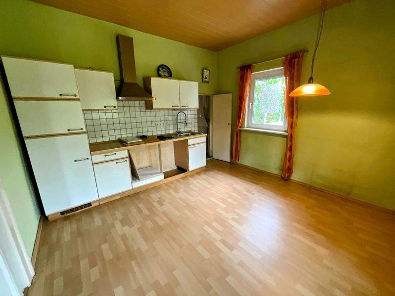 Geräumiges Einfamilienhaus mit Nebengebäude im Zentrum von Meine 6 zimmer