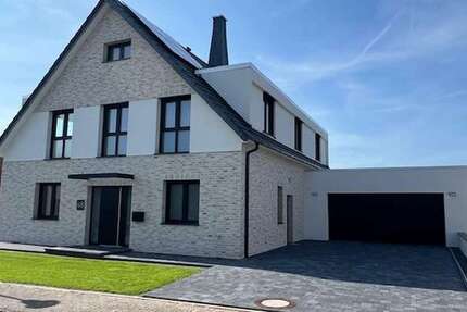 Haus zum Mieten in Wolfsburg 3.350 € 240 m²