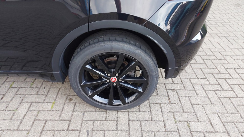 Jaguar E-Pace D150 FWD man R-Dynamic 43.320 km 21.000 &euro; Braunschweig 38100