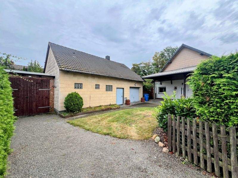 Geräumiges Einfamilienhaus mit Nebengebäude im Zentrum von Meine 6 zimmer