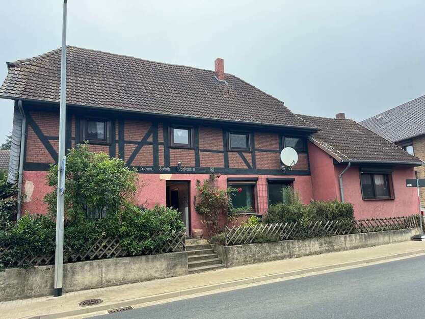 Haus zum Kaufen in Cremlingen 185.000 € 188 m²