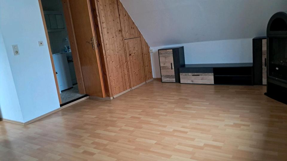 Apartment 28 QM, Dachgeschoss, teilmöbliert 1 zimmer