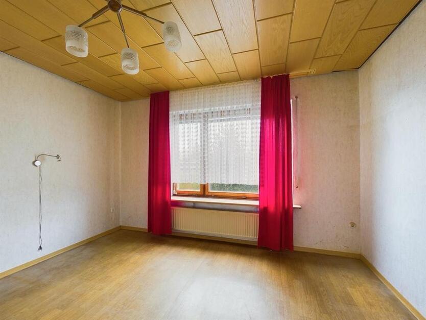 Ein-Zweifamilienhaus mit Tiefgarage & Carport