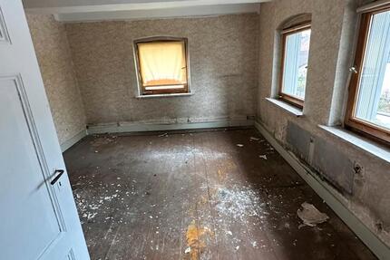 Denkmlgeschütztes Projekt, Sanierungsbedürftig 2 Familienhaus zimmer