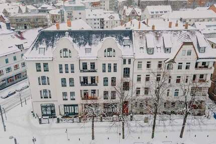 LUXURIÖS SANIERTE ALTBAUETAGE MIT BALKON IM INNEREN ÖSTLICHEN RING 5 zimmer