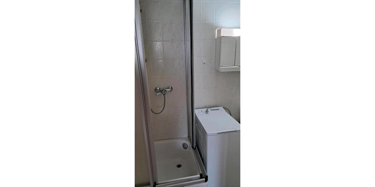 Apartment 28 QM, Dachgeschoss, teilmöbliert 1 zimmer