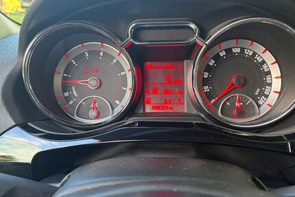 Opel Adam 98.563 km 6.700 &euro; Salzgitter 38228
