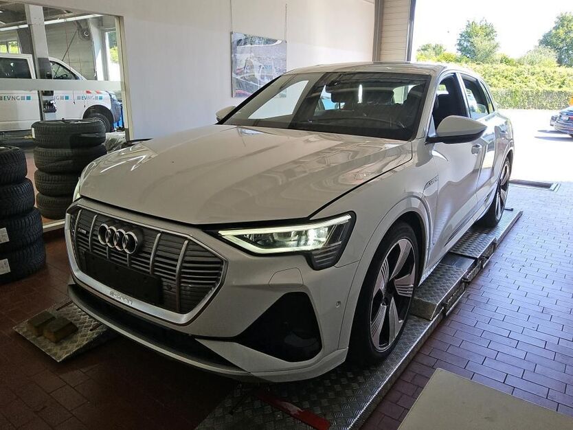 Audi e-tron 37.164 km 30.990 € Vechelde 38159
