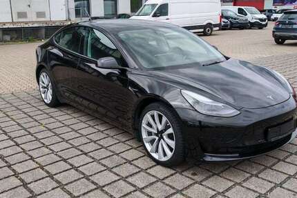 Tesla Model 3 117.008 km 23.970 &euro; Braunschweig 38112