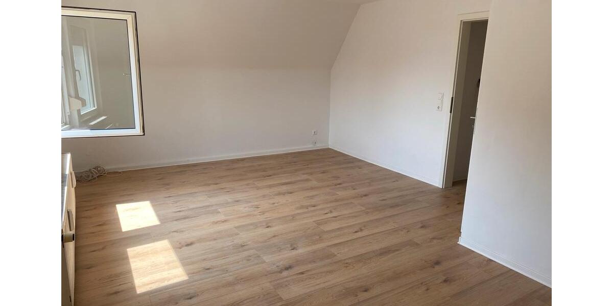 Dachgeschoßwohnung Wolfsburg Detmerode - 2.5 Zimmer, 61 m&sup2;, 600&euro; | Angebot:25081780