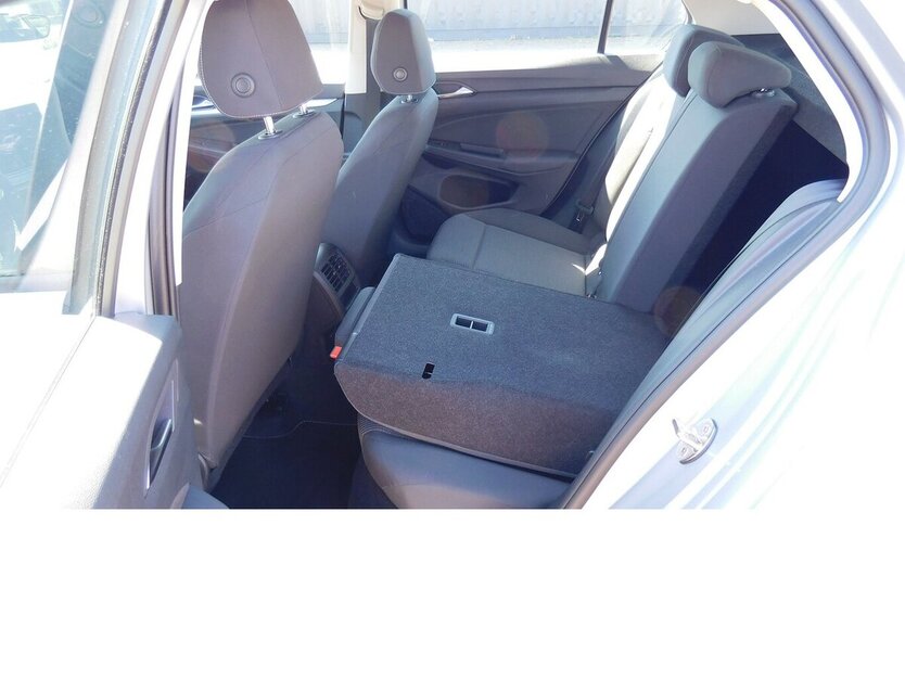 VW Golf VIII 1.5 TSI Navi Klima 6.700 km 20.990 € Vordorf 38533