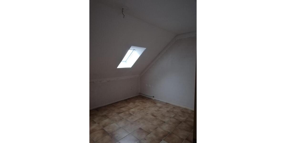 Dachgeschoßwohnung Salzgitter Ortschaft Südost - 5 Zimmer, 118 m&sup2;, 640&euro; | Angebot:24841312