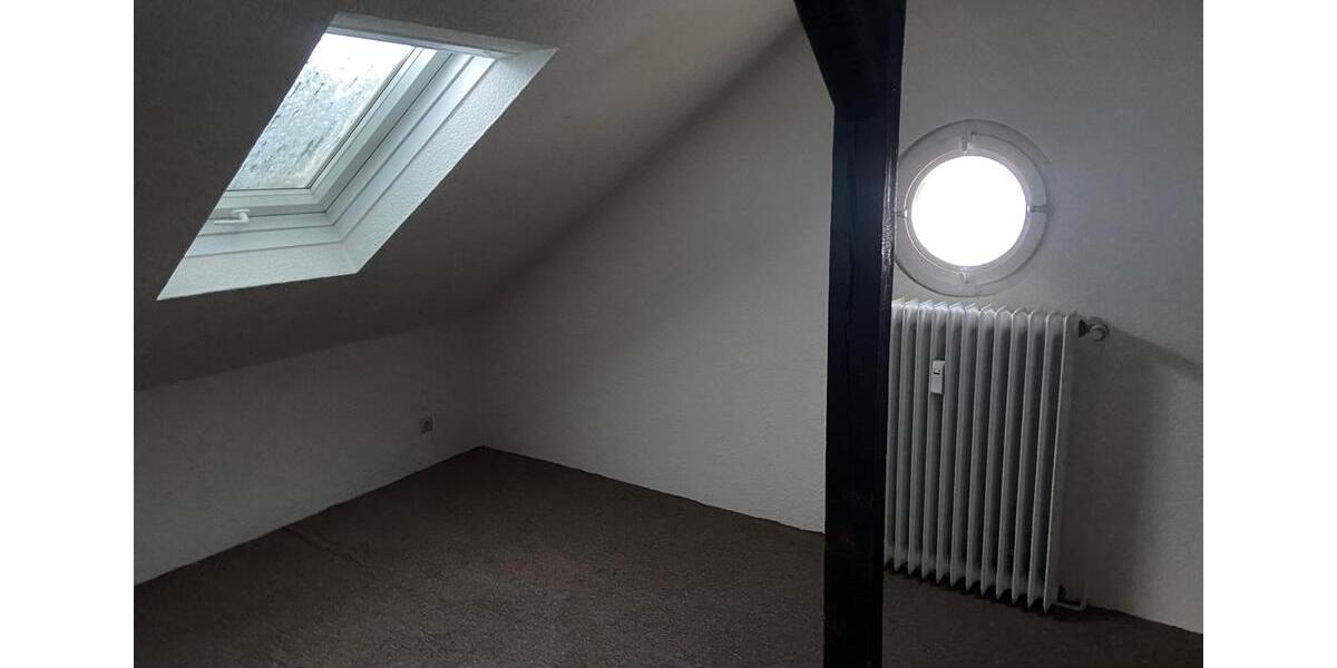 Dachgeschoßwohnung Braunschweig Broitzem - 5 Zimmer, 110 m&sup2;, 1.200&euro; | Angebot:24571863