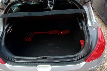 Peugeot 308 155.949 km 2.300 &euro; Schellerten 31174