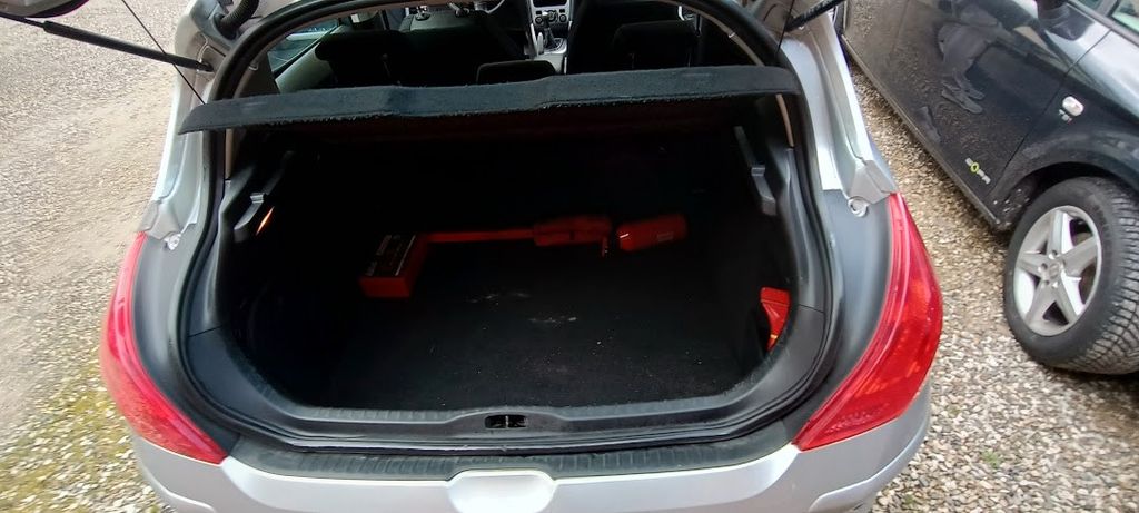 Peugeot 308 155.949 km 2.500 &euro; Schellerten 31174