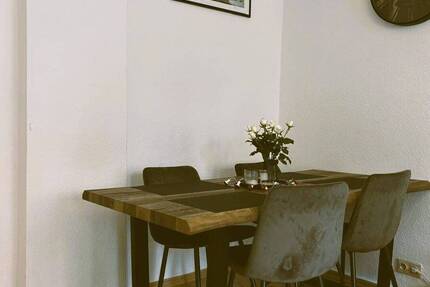 CITYNAH WOHNEN MIT ALTBAUFLAIR - MODERNISIERTE 3-ZIMMER-WOHNUNG (WG-GEEIGNET) AM ALTSTADTRING 3 zimmer