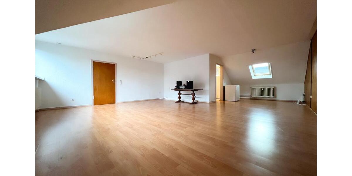 Dachgeschoßwohnung Vechelde - 3 Zimmer, 85 m&sup2;, 850&euro; | Angebot:26125179