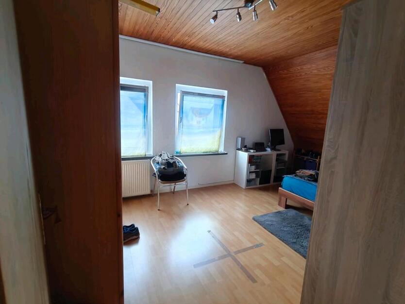 Mehrfamilienhaus Peiner Oststadt inkl. PV Anlage + Dämmung zimmer