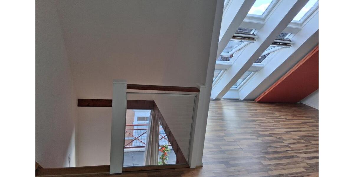 Lichtdurchflutete 4-Zi-Maisonette mit Balkon und Tiefgarage 4 zimmer