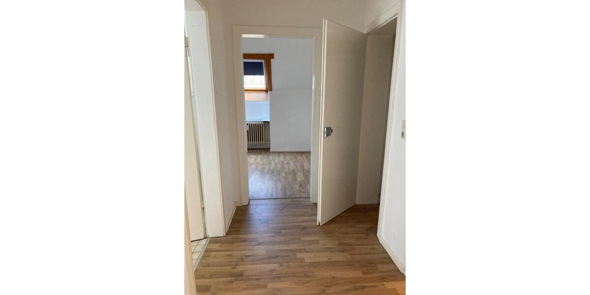 Dachgeschoßwohnung Wolfsburg - 3 Zimmer, 64 m&sup2;, 500&euro; | Angebot:25964911