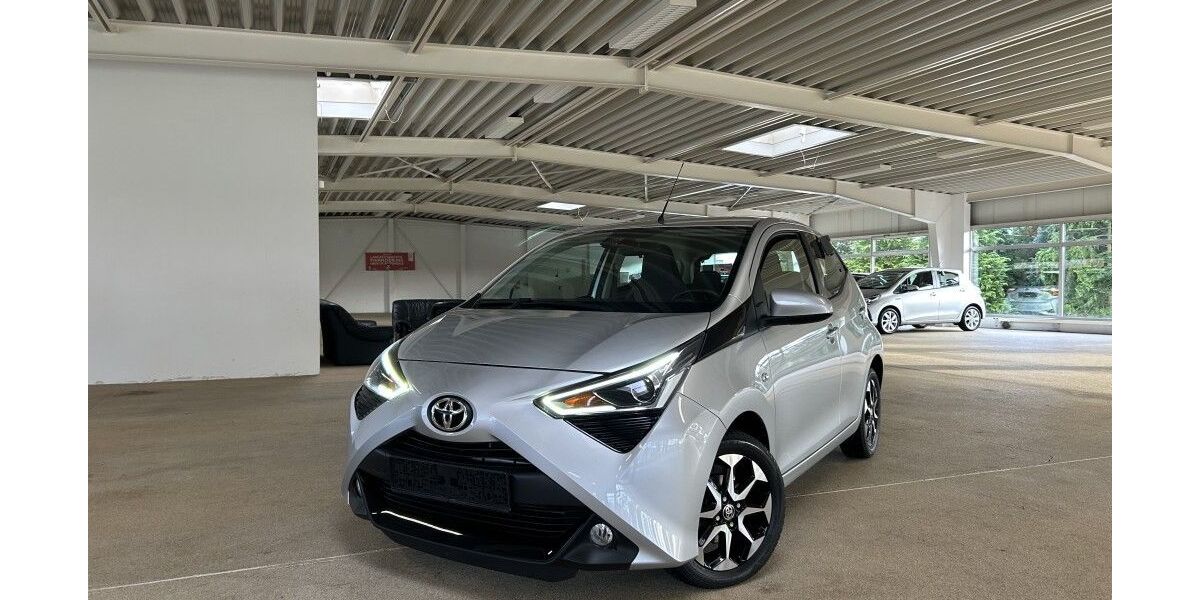 Toyota Aygo (X) 16.794 km 12.280 € Sassenburg / Neudorf- Pl 38524
