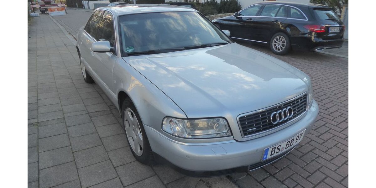Audi A8 246.000 km 12.500 &euro; Braunschweig 38124