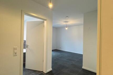 Neuwertige 3-Zi-Whg, EBK, 2Bäder, Tiefgarage, Keller, PV zimmer