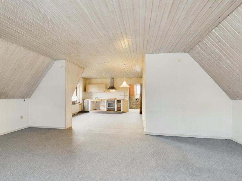 Ein-Zweifamilienhaus mit Tiefgarage & Carport