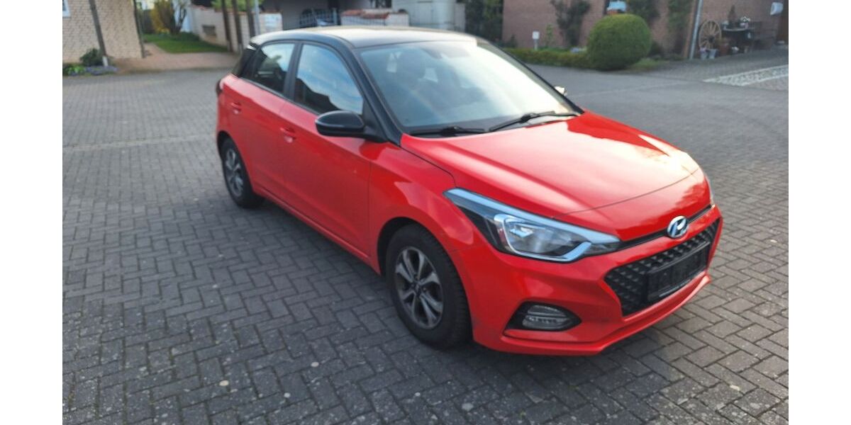 Hyundai i20 99.601 km 8.250 &euro; Dettum 38173