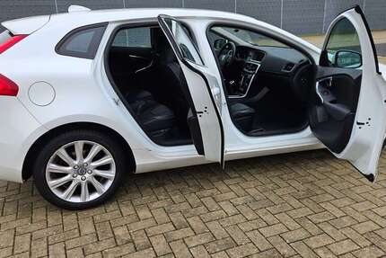 Volvo V40 111.000 km 11.300 &euro; Wendeburg 38176